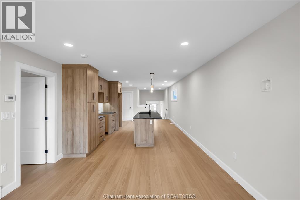 Photo 17 of 170 Ironwood Trail, Chatham ON