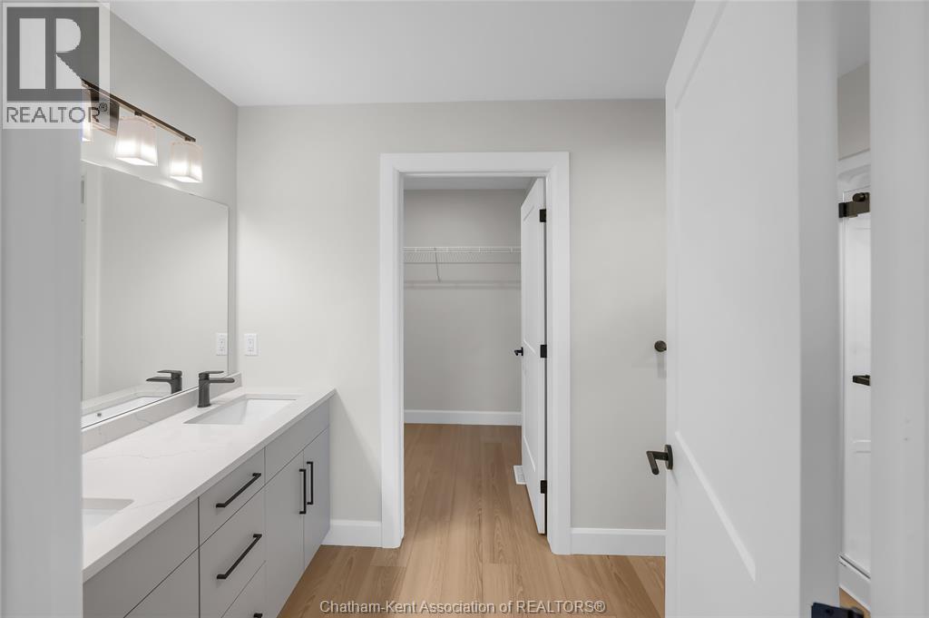 Photo 25 of 170 Ironwood Trail, Chatham ON
