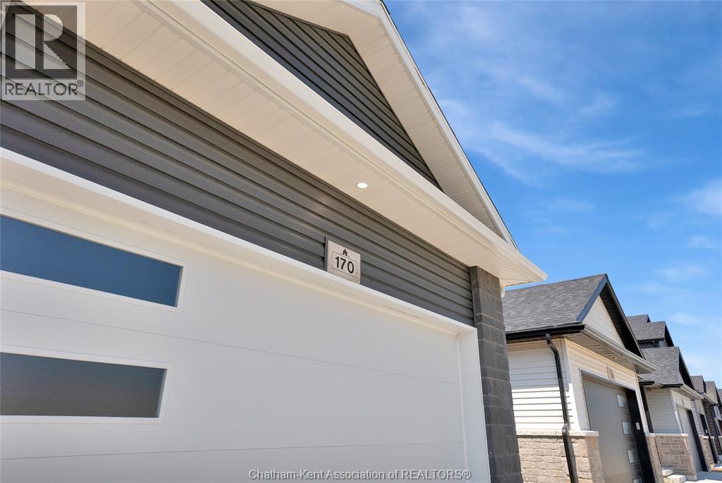 Photo 4 of 170 Ironwood Trail, Chatham ON