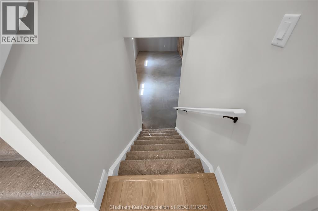 Photo 34 of 170 Ironwood Trail, Chatham ON