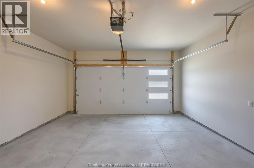 Photo 41 of 170 Ironwood Trail, Chatham ON