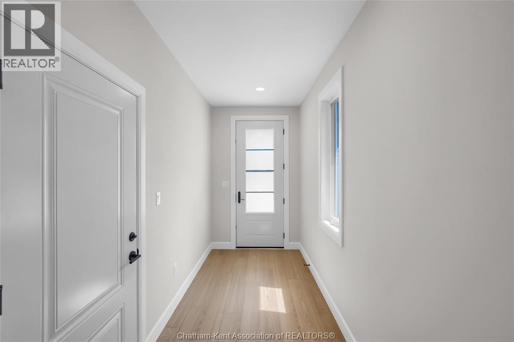 Photo 7 of 170 Ironwood Trail, Chatham ON