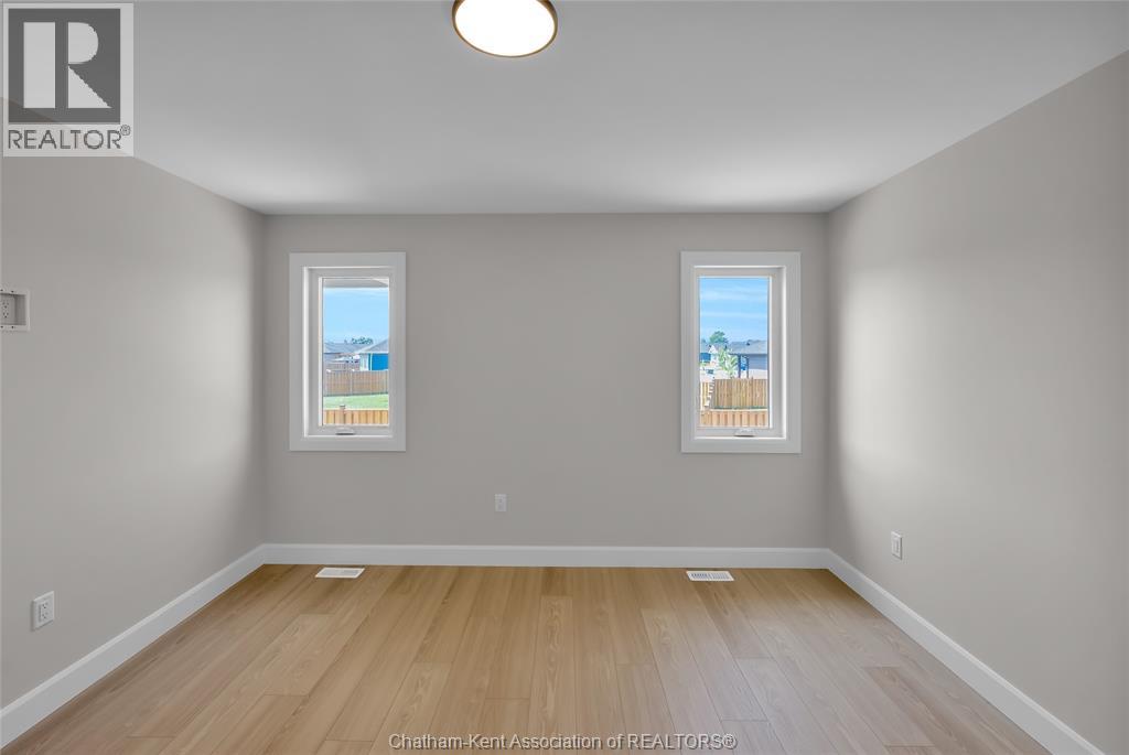 Photo 23 of 170 Ironwood Trail, Chatham ON