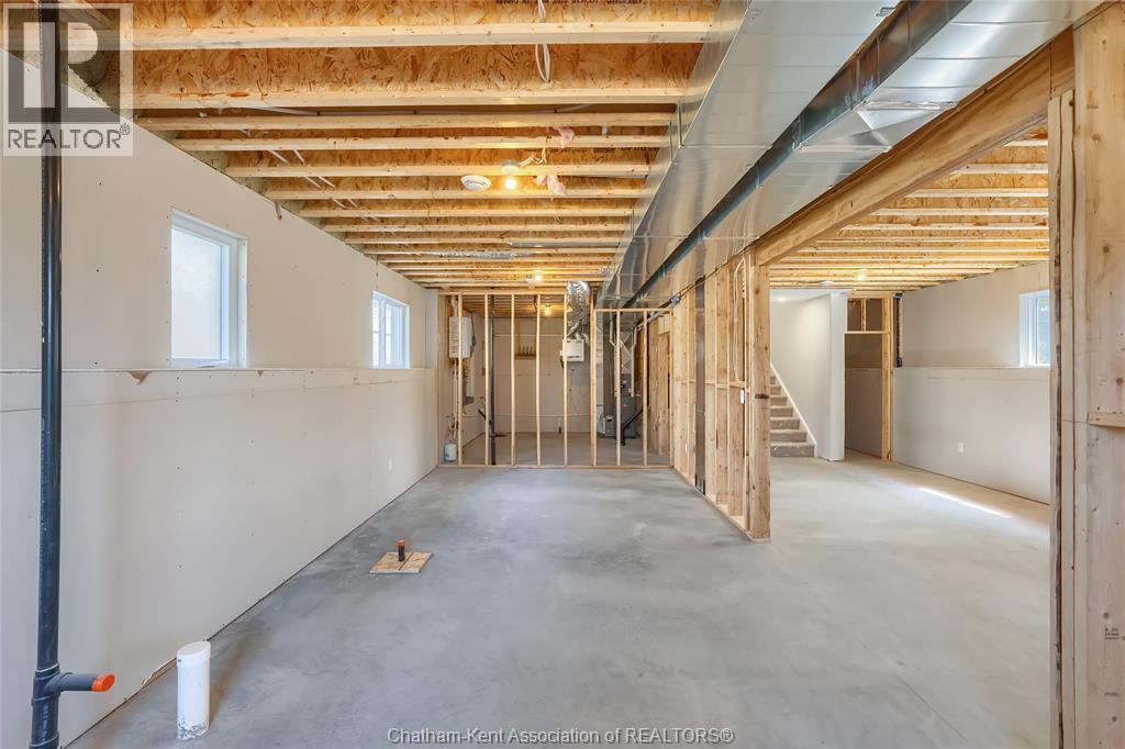 Photo 35 of 170 Ironwood Trail, Chatham ON