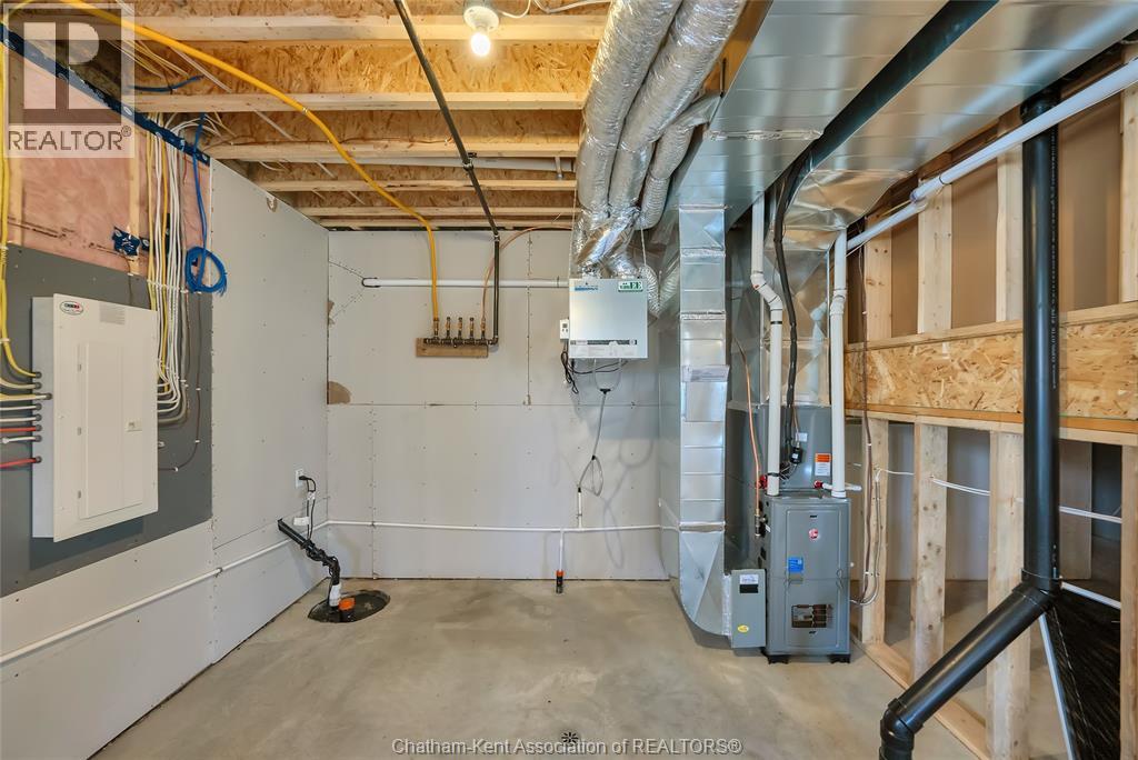 Photo 38 of 170 Ironwood Trail, Chatham ON