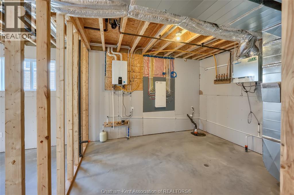 Photo 39 of 170 Ironwood Trail, Chatham ON