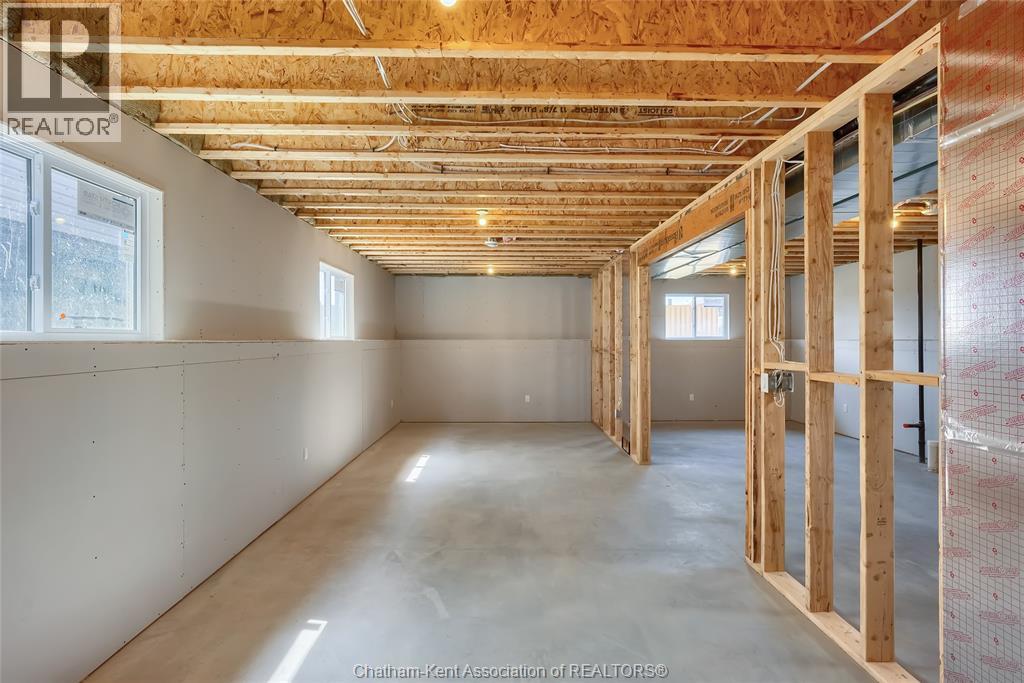Photo 40 of 170 Ironwood Trail, Chatham ON