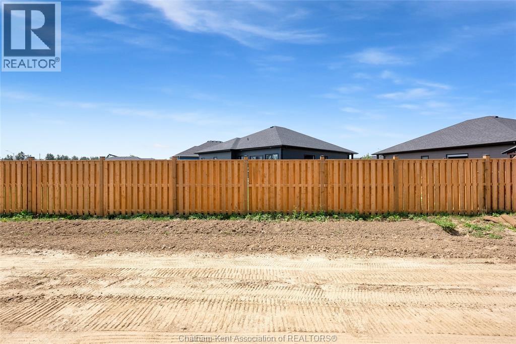 Photo 42 of 170 Ironwood Trail, Chatham ON
