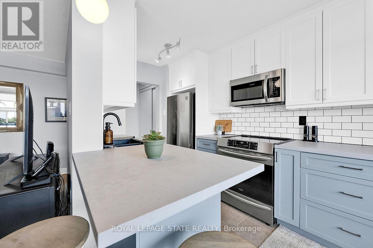 Photo 3 of 708 6390 Huggins Street, Niagara Falls ON