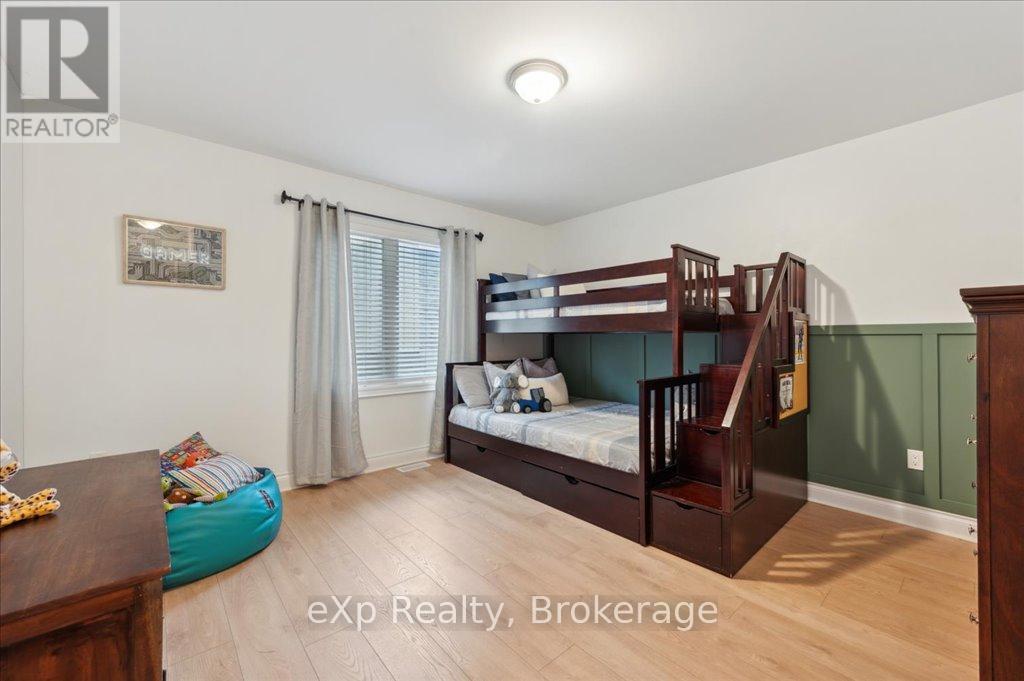 Photo 42 of 50 Hickory Drive, Guelph Eramosa ON