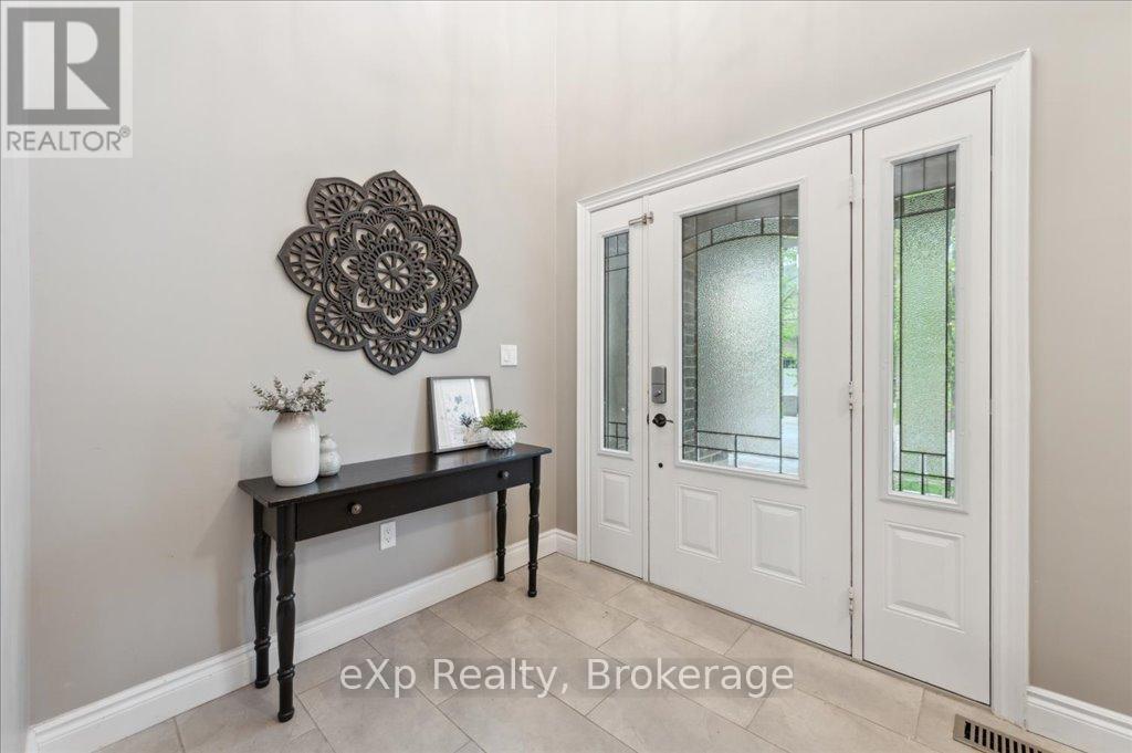 Photo 3 of 50 Hickory Drive, Guelph Eramosa ON