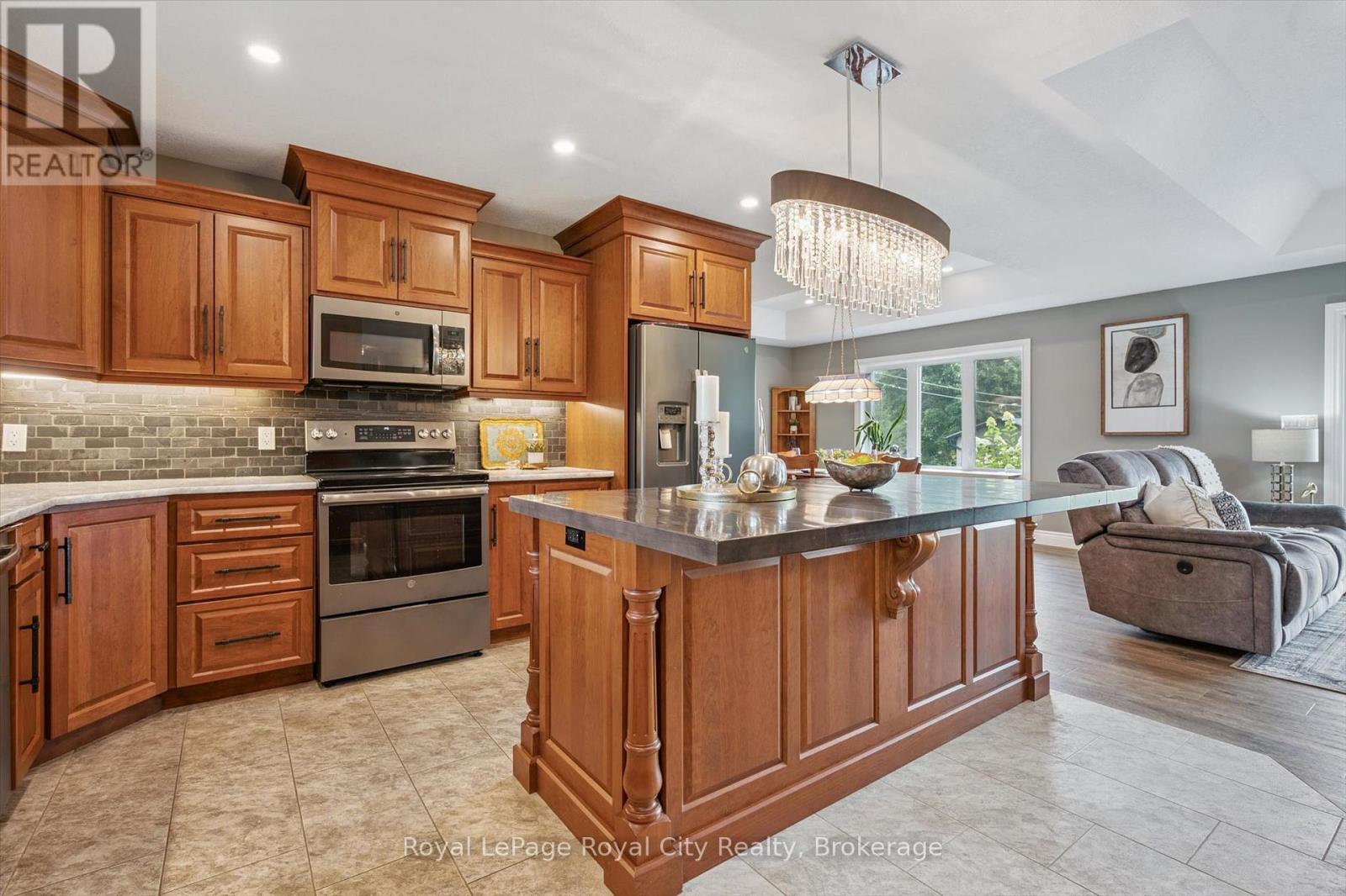 Photo 16 of 100 Harris Crescent, Southgate ON