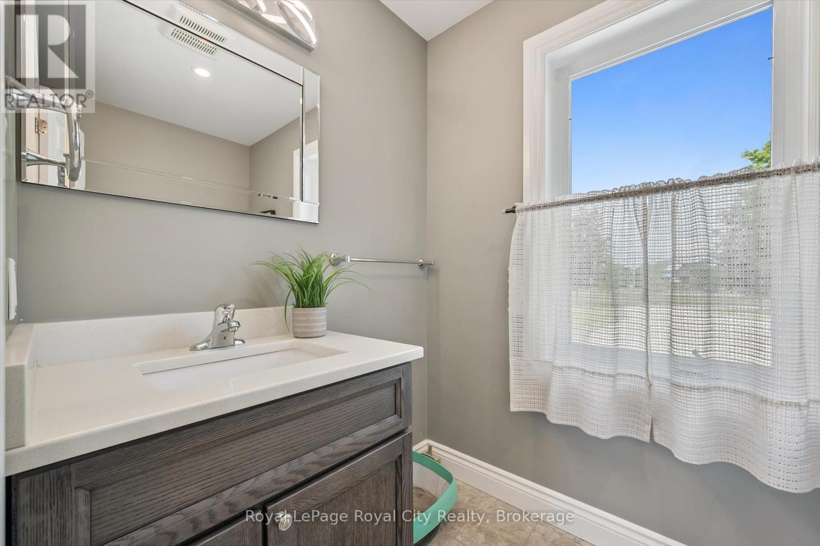 Photo 23 of 100 Harris Crescent, Southgate ON