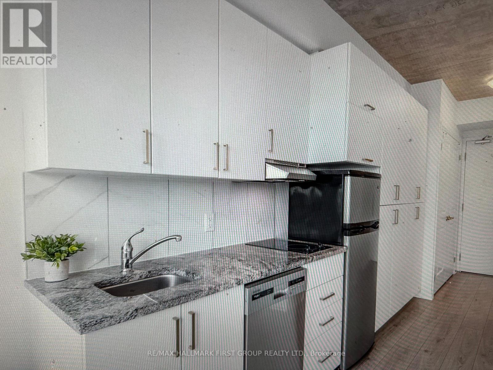 Photo 10 of 215 1900 Simcoe Street N, Oshawa ON