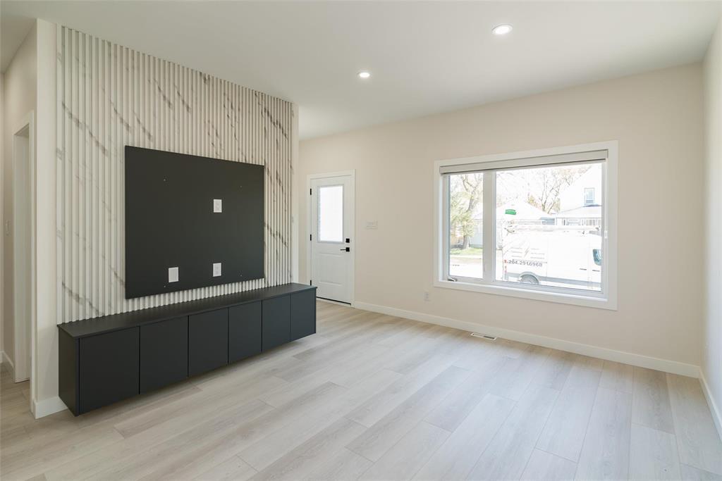 Photo 5 of 278 Inglewood Street, Winnipeg MB