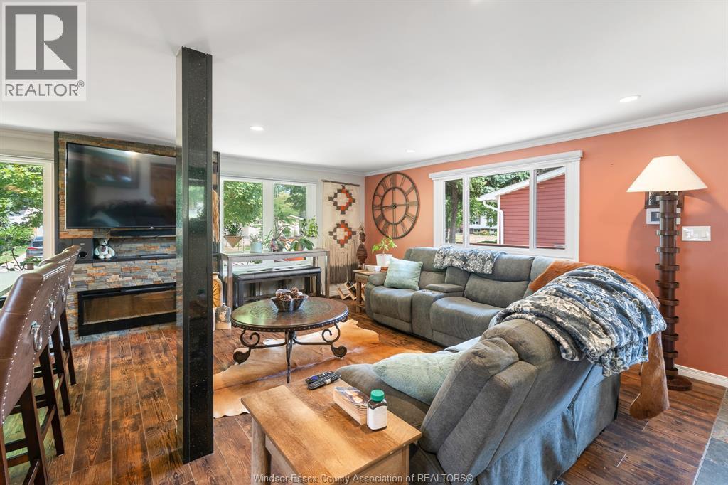 Photo 2 of 10475 Caledon Court, Windsor ON