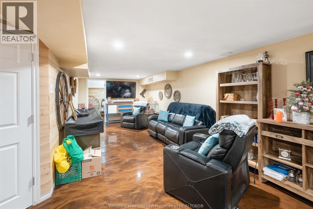 Photo 24 of 10475 Caledon Court, Windsor ON