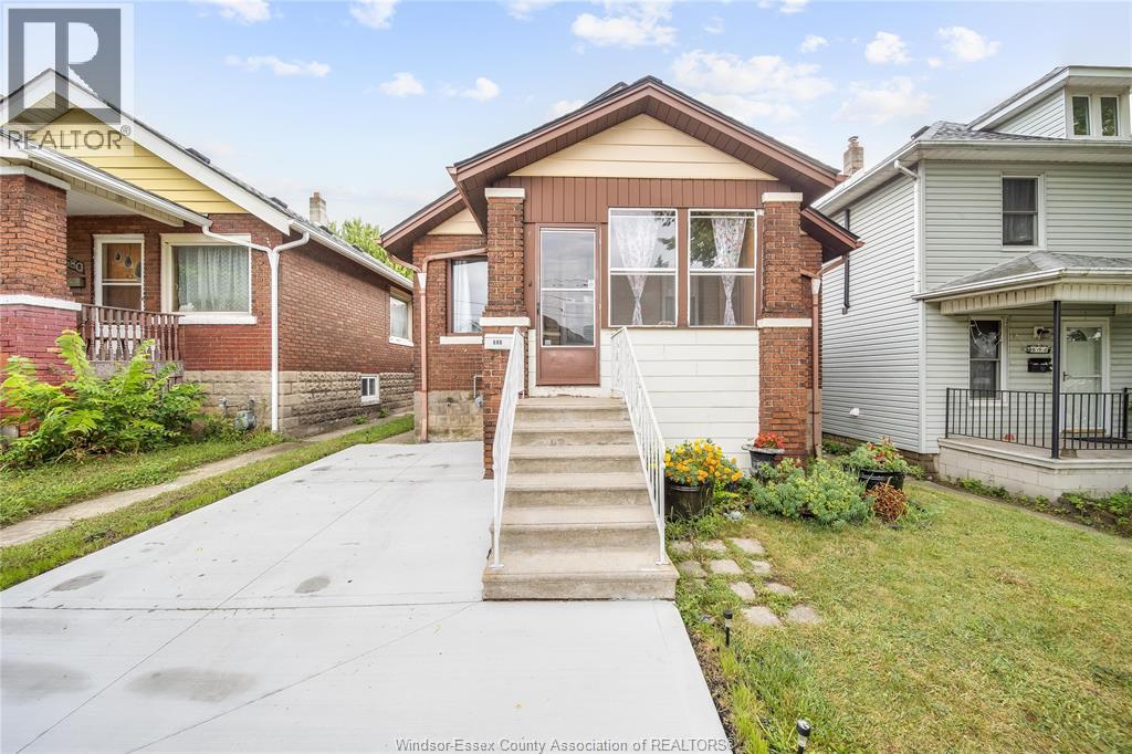 Photo 4 of 686 Mckay Avenue, Windsor ON