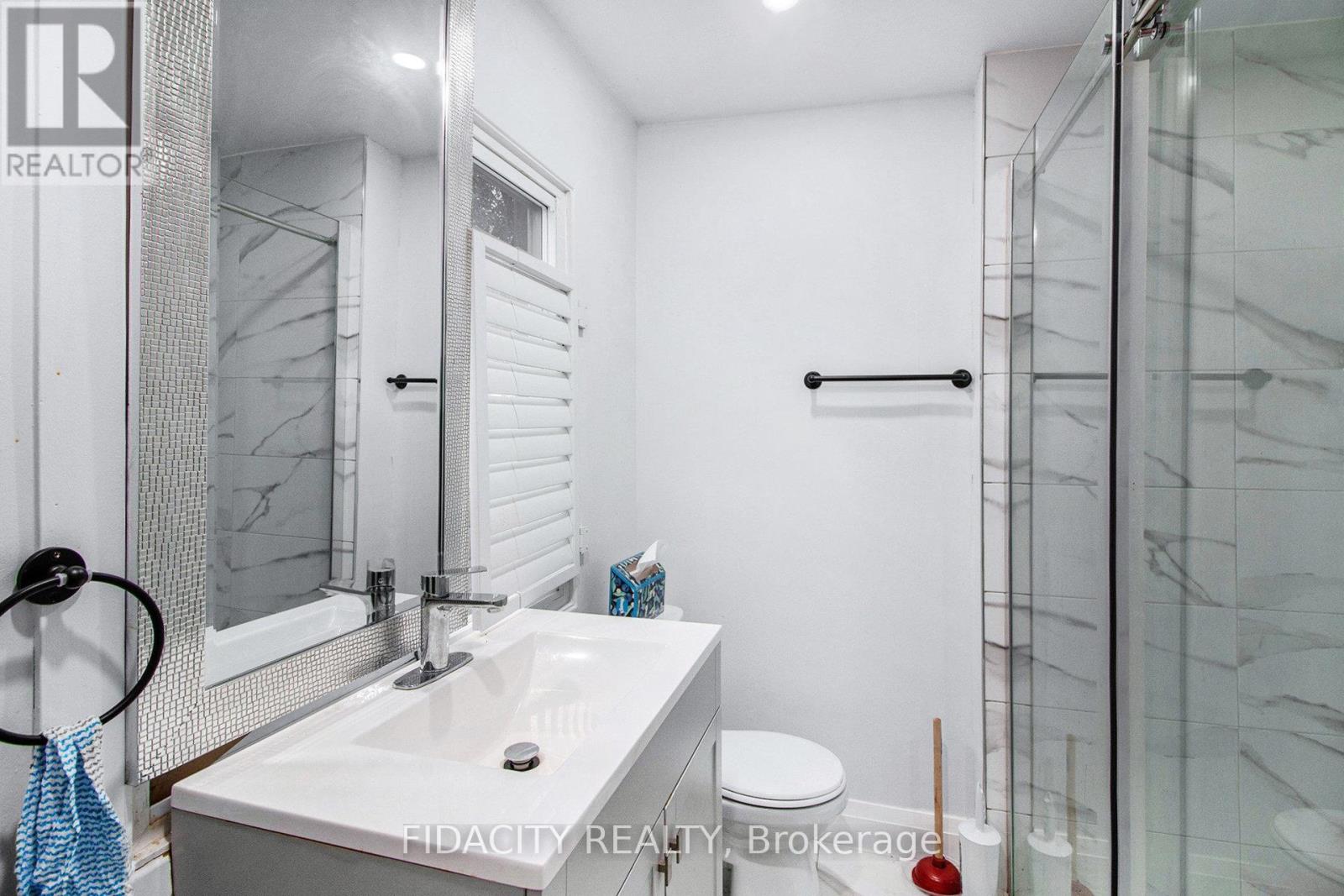 Photo 13 of 640 Somerset Street W, Ottawa ON