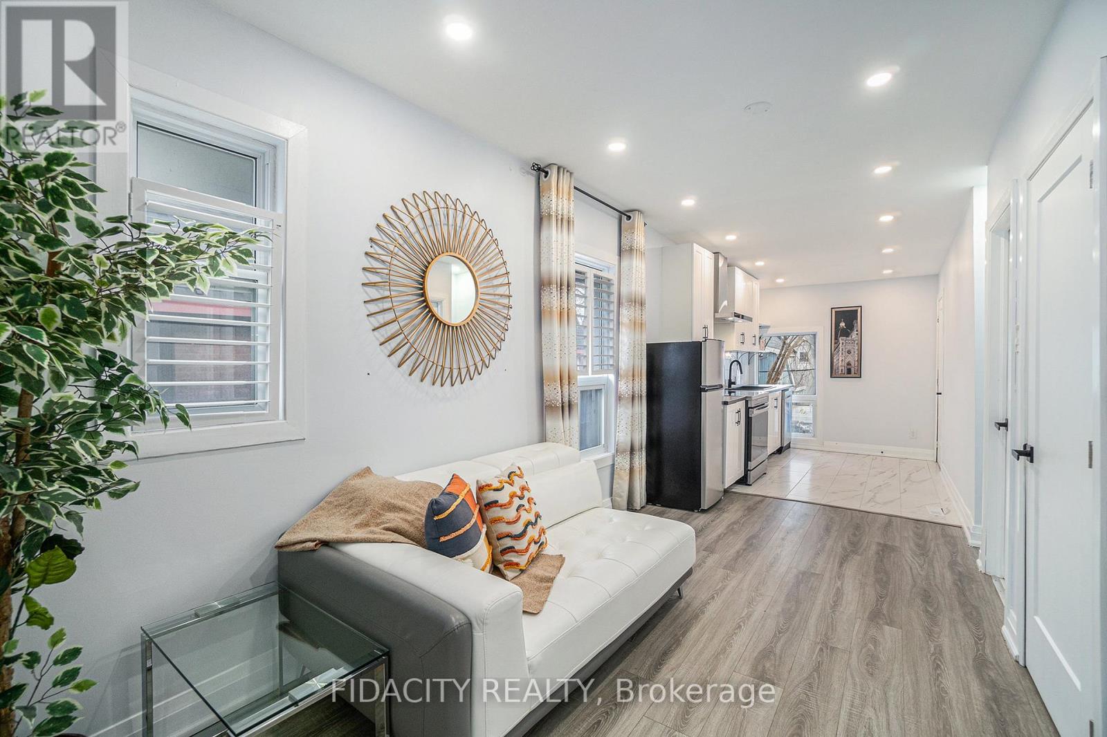 Photo 7 of 640 Somerset Street W, Ottawa ON