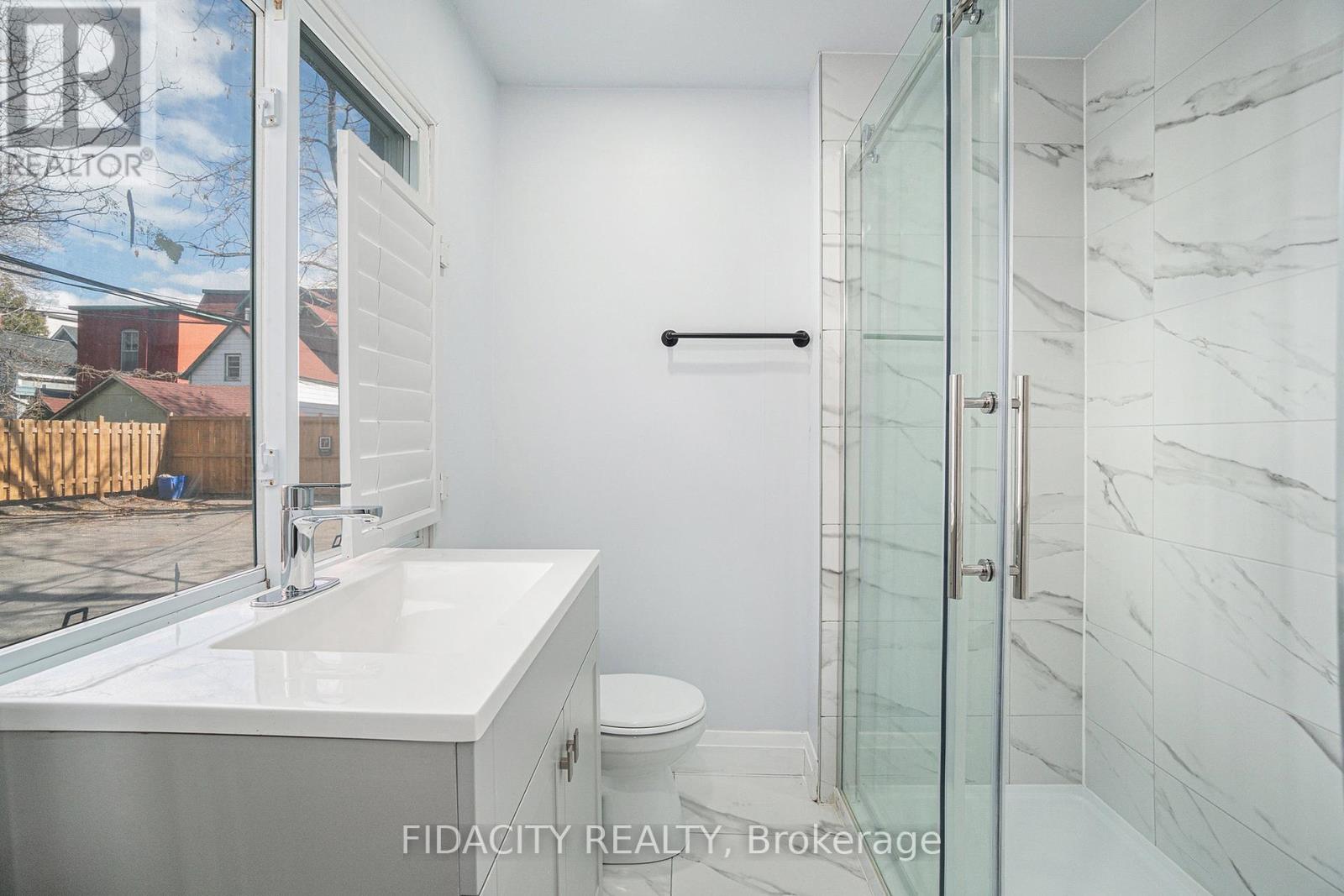Photo 19 of 640 Somerset Street W, Ottawa ON