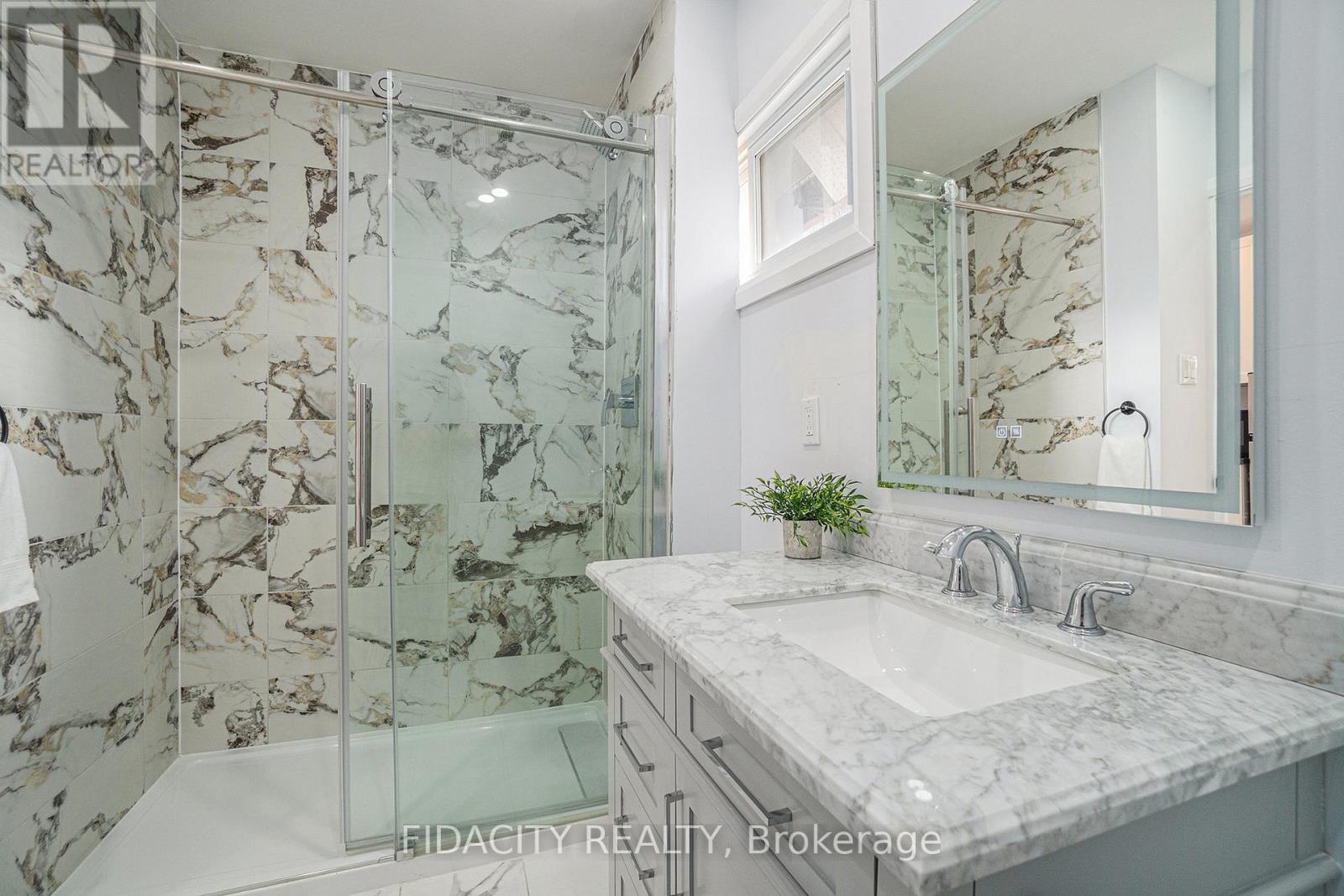 Photo 3 of 640 Somerset Street W, Ottawa ON