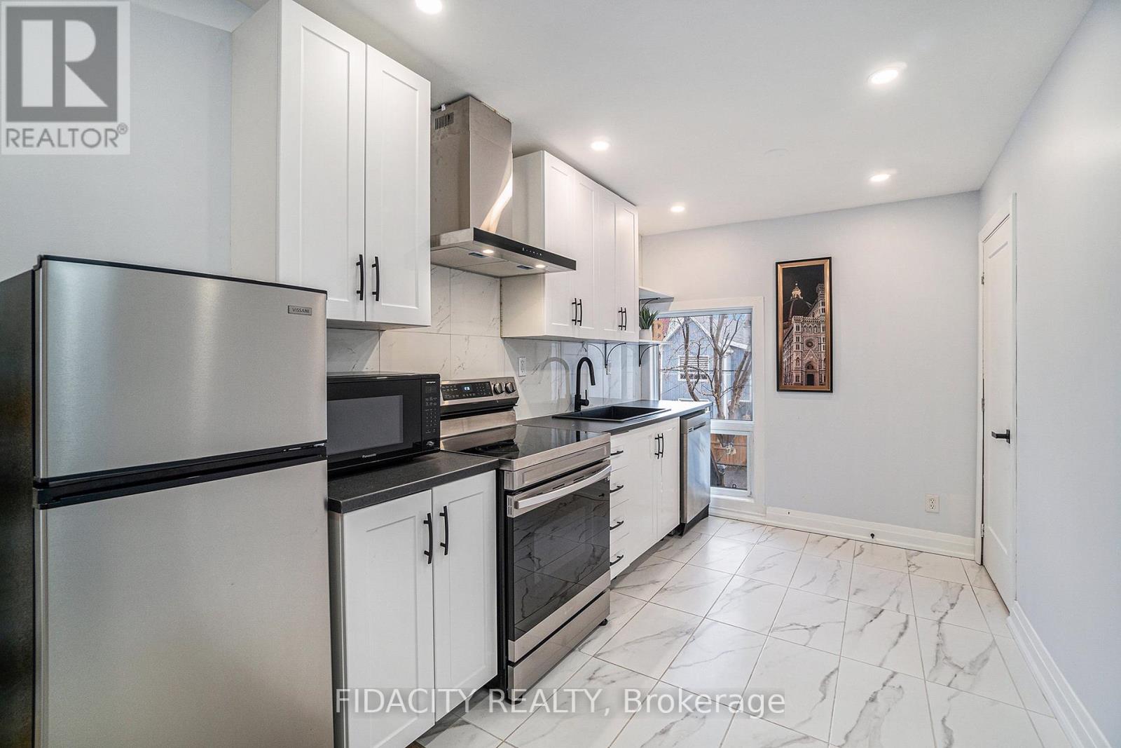 Photo 10 of 640 Somerset Street W, Ottawa ON