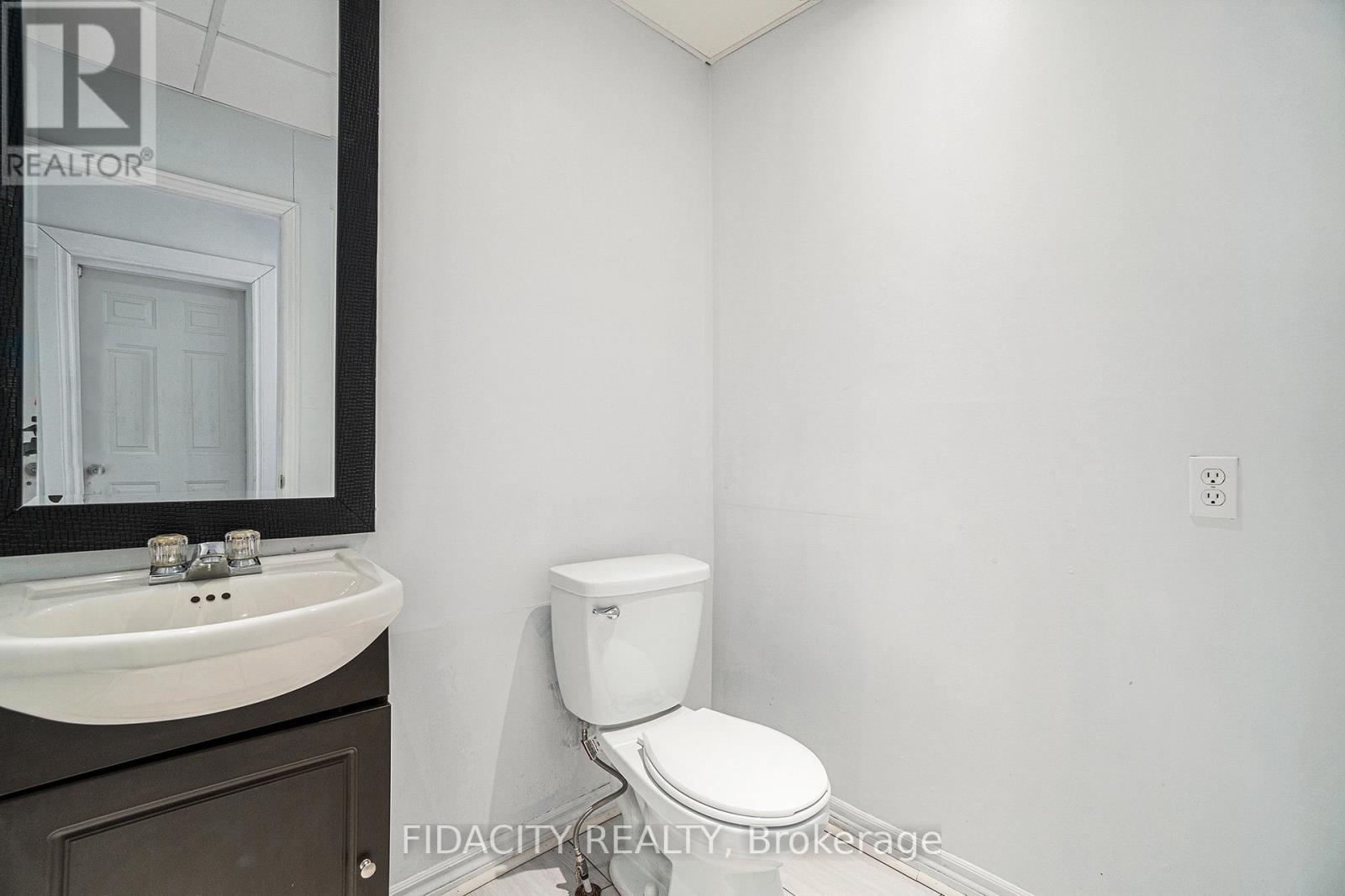 Photo 21 of 640 Somerset Street W, Ottawa ON