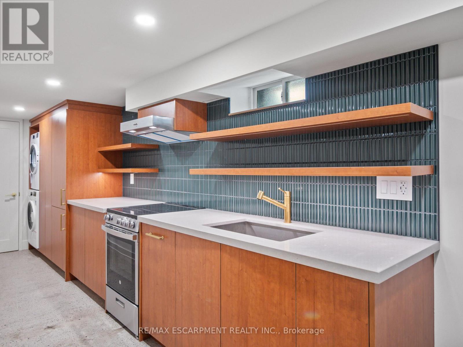 Photo 2 of 4 46 Ohara Avenue, Toronto ON