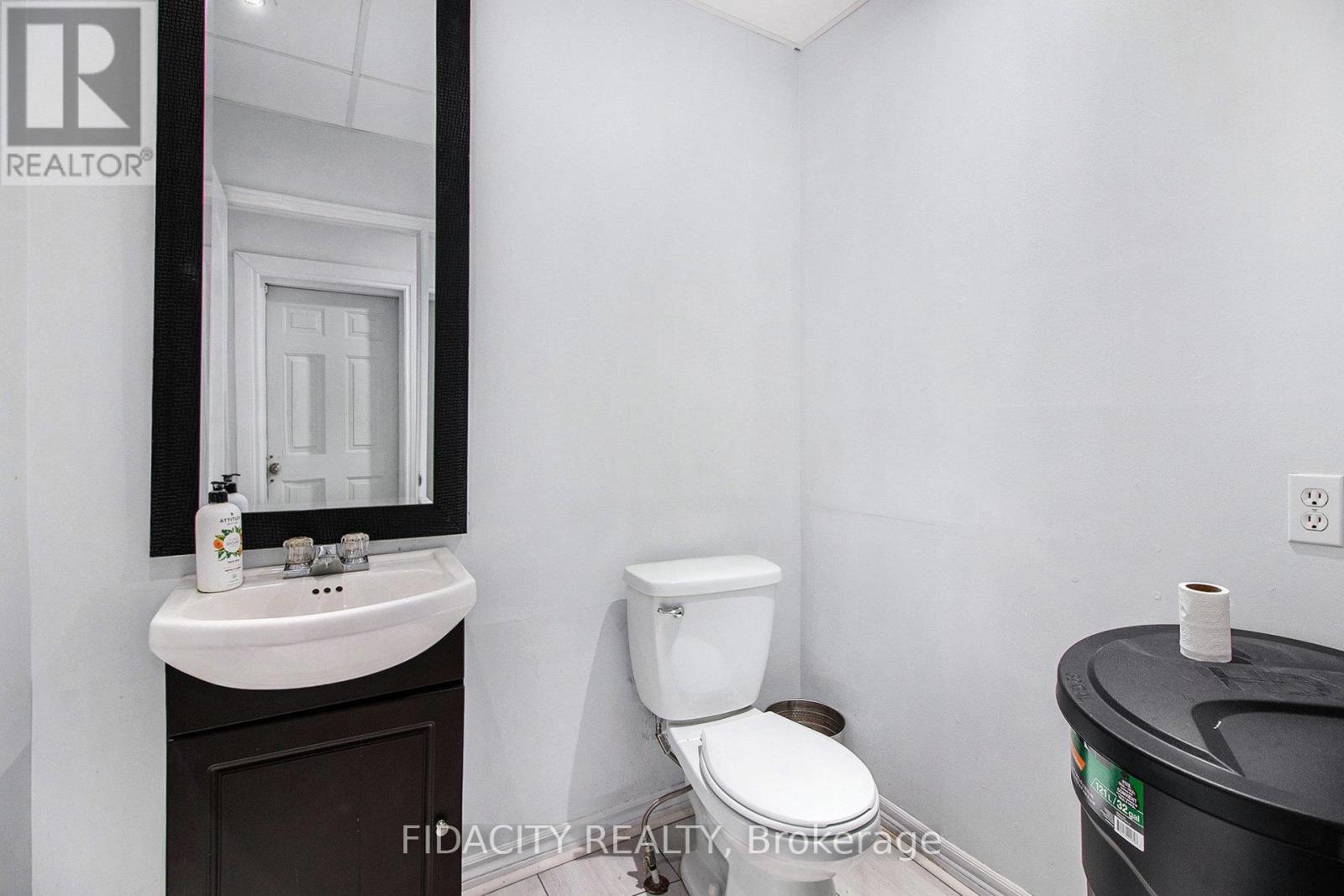 Photo 15 of 640 Somerset Street W, Ottawa ON