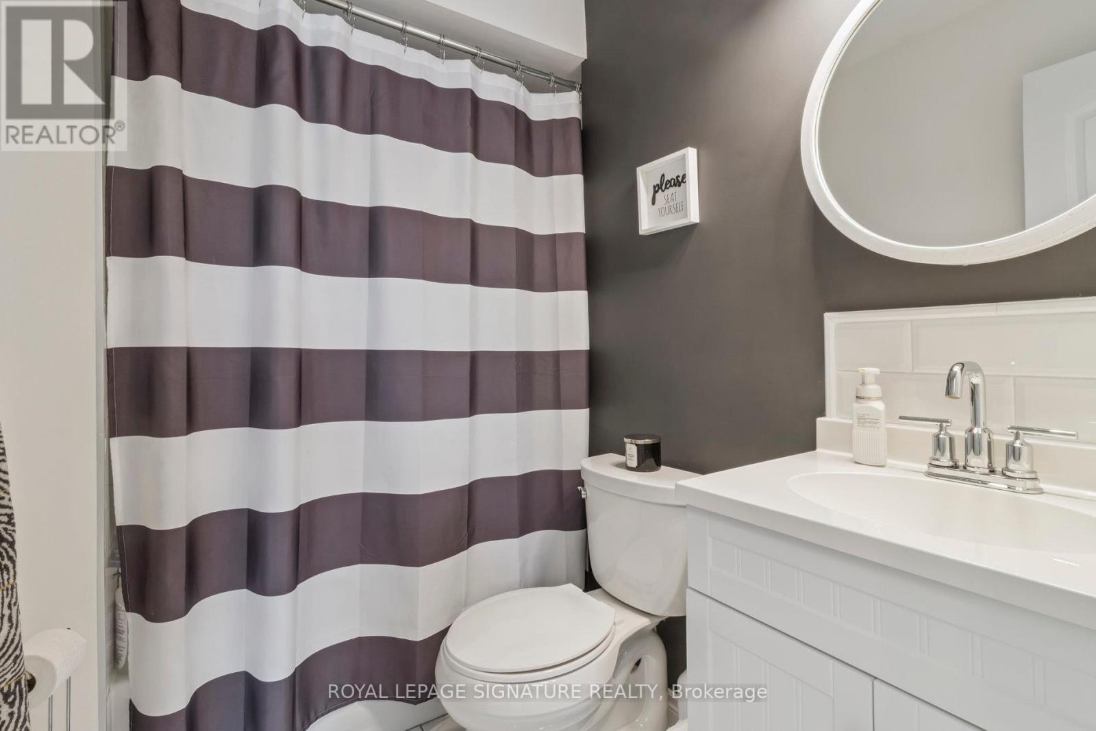 Photo 13 of 38 Royal Amber Crescent, East Gwillimbury ON