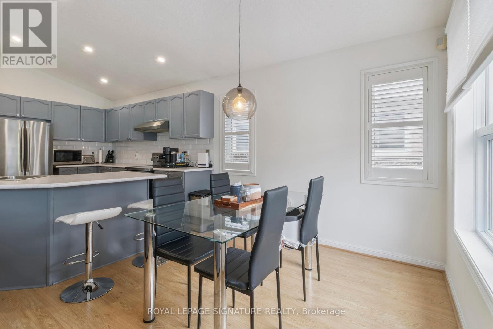 Photo 11 of 38 Royal Amber Crescent, East Gwillimbury ON