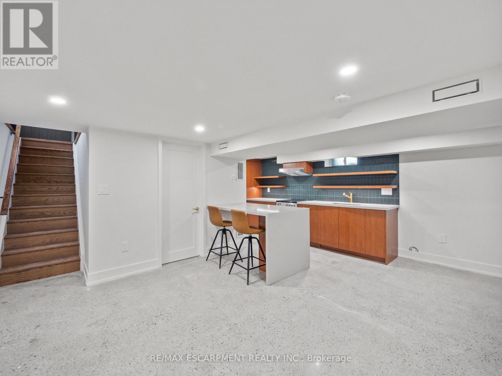 Photo 3 of 4 46 Ohara Avenue, Toronto ON