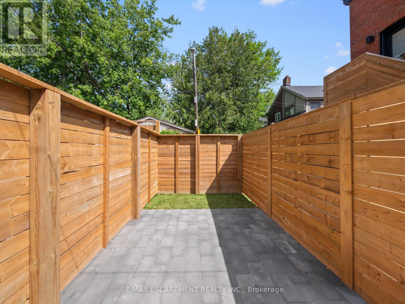 Photo 9 of 4 46 Ohara Avenue, Toronto ON