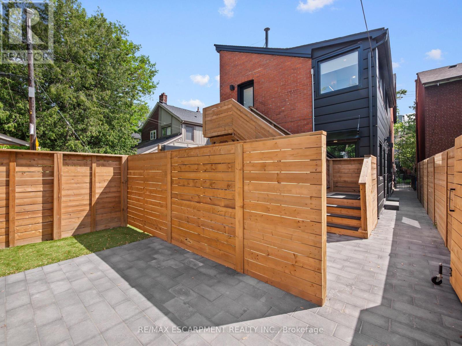Photo 8 of 4 46 Ohara Avenue, Toronto ON
