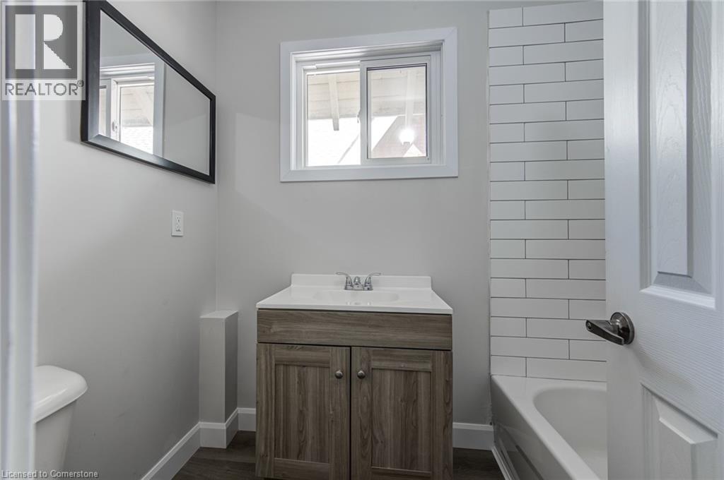 Photo 21 of 200 Park Avenue Unit Upper, Brantford ON