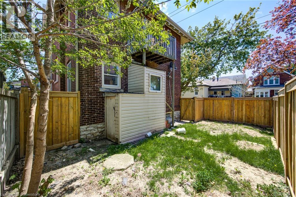 Photo 11 of 200 Park Avenue Unit Upper, Brantford ON