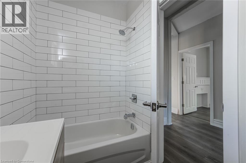 Photo 22 of 200 Park Avenue Unit Upper, Brantford ON