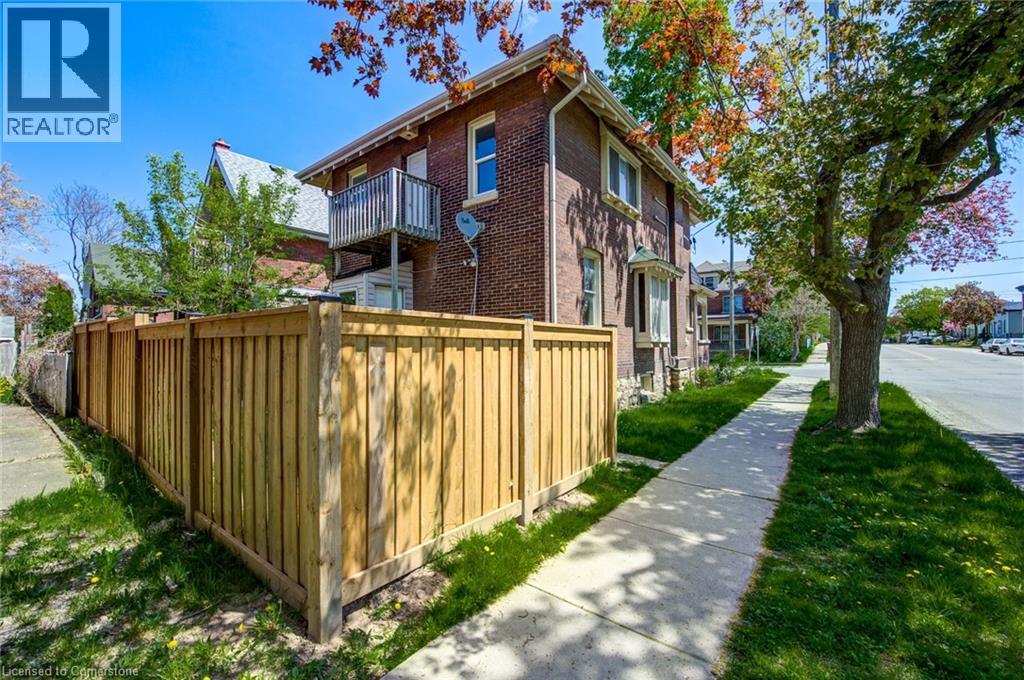 Photo 5 of 200 Park Avenue Unit Upper, Brantford ON