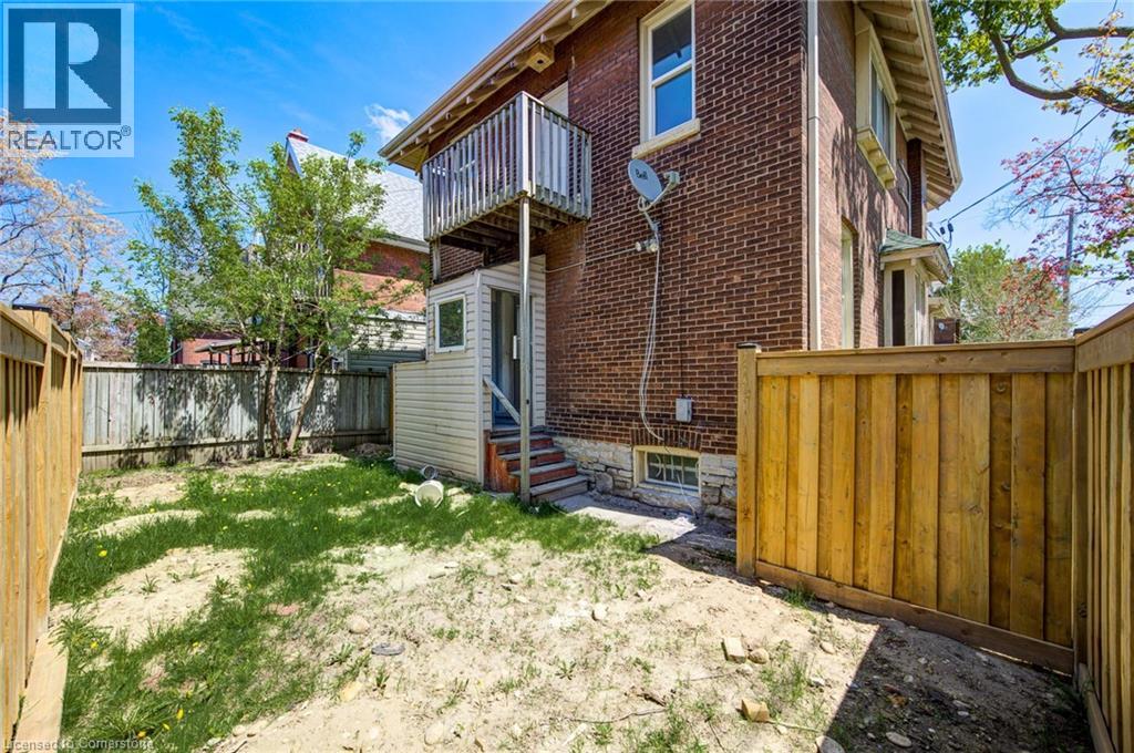 Photo 10 of 200 Park Avenue Unit Upper, Brantford ON