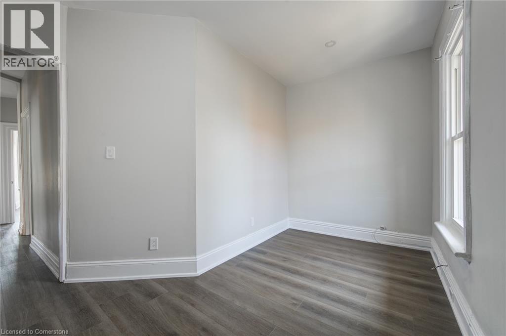 Photo 18 of 200 Park Avenue Unit Upper, Brantford ON