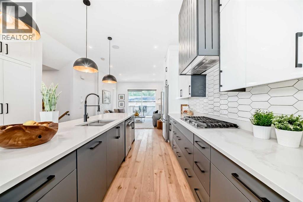 Single Family House for Sale in   Avenue SW Windsor Park Calgary 