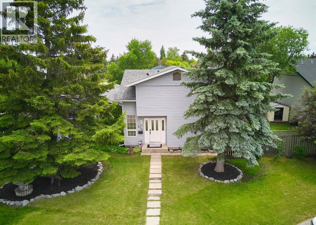Single Family House for Sale in  Ranchview Place NW Ranchlands Calgary 