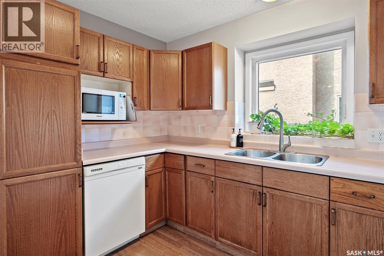 Photo 10 of 222 Haslam Court, Saskatoon SK