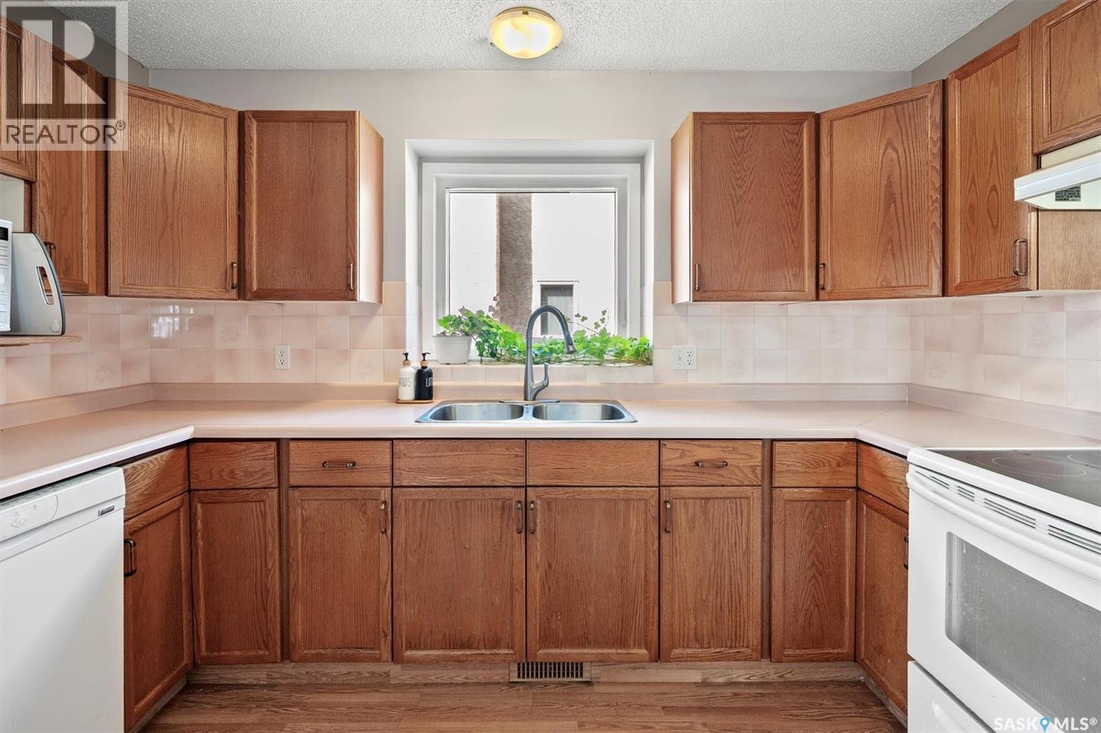 Photo 9 of 222 Haslam Court, Saskatoon SK