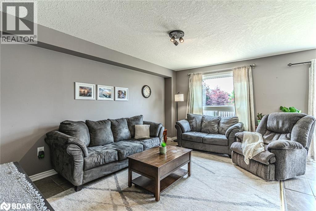 Photo 3 of 9 Buggs Gate, Barrie ON