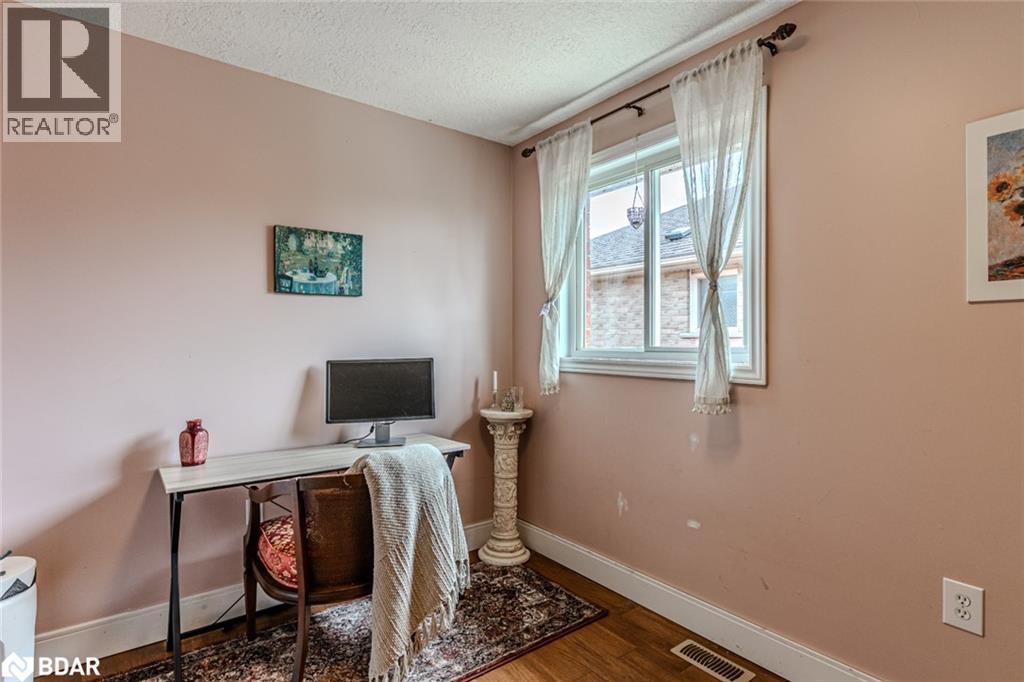 Photo 13 of 9 Buggs Gate, Barrie ON