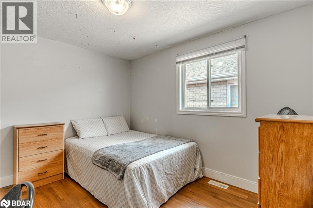 Photo 12 of 9 Buggs Gate, Barrie ON