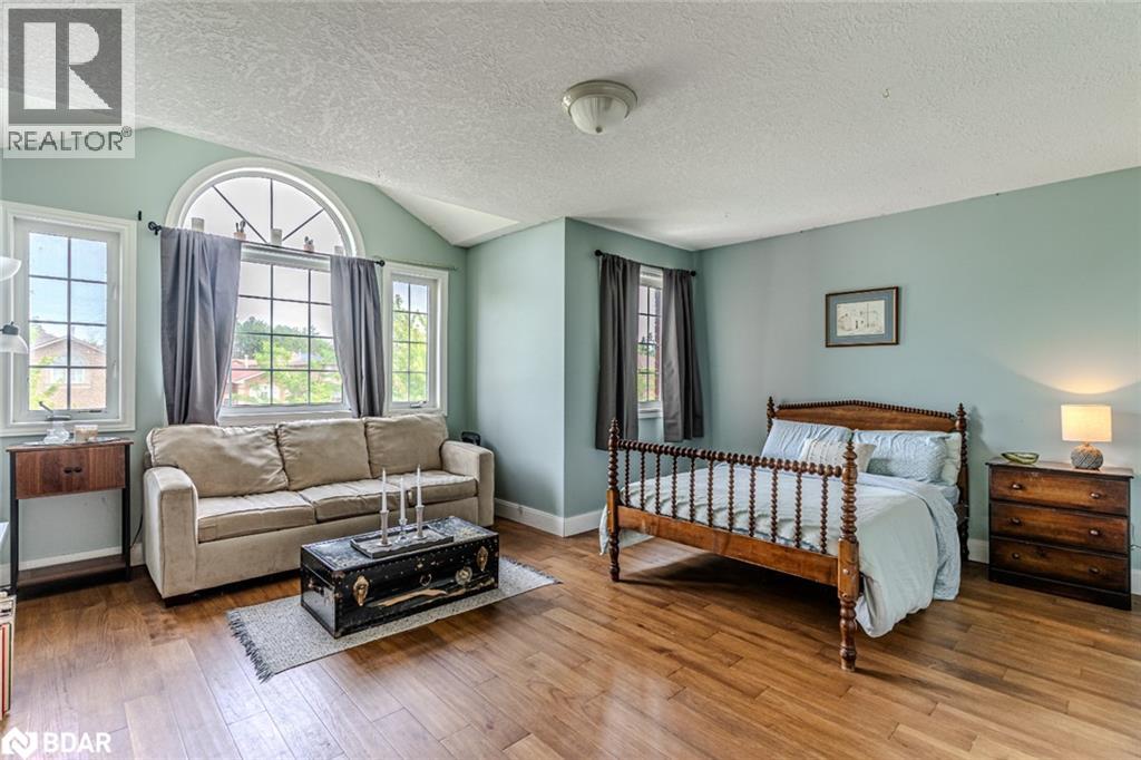 Photo 10 of 9 Buggs Gate, Barrie ON
