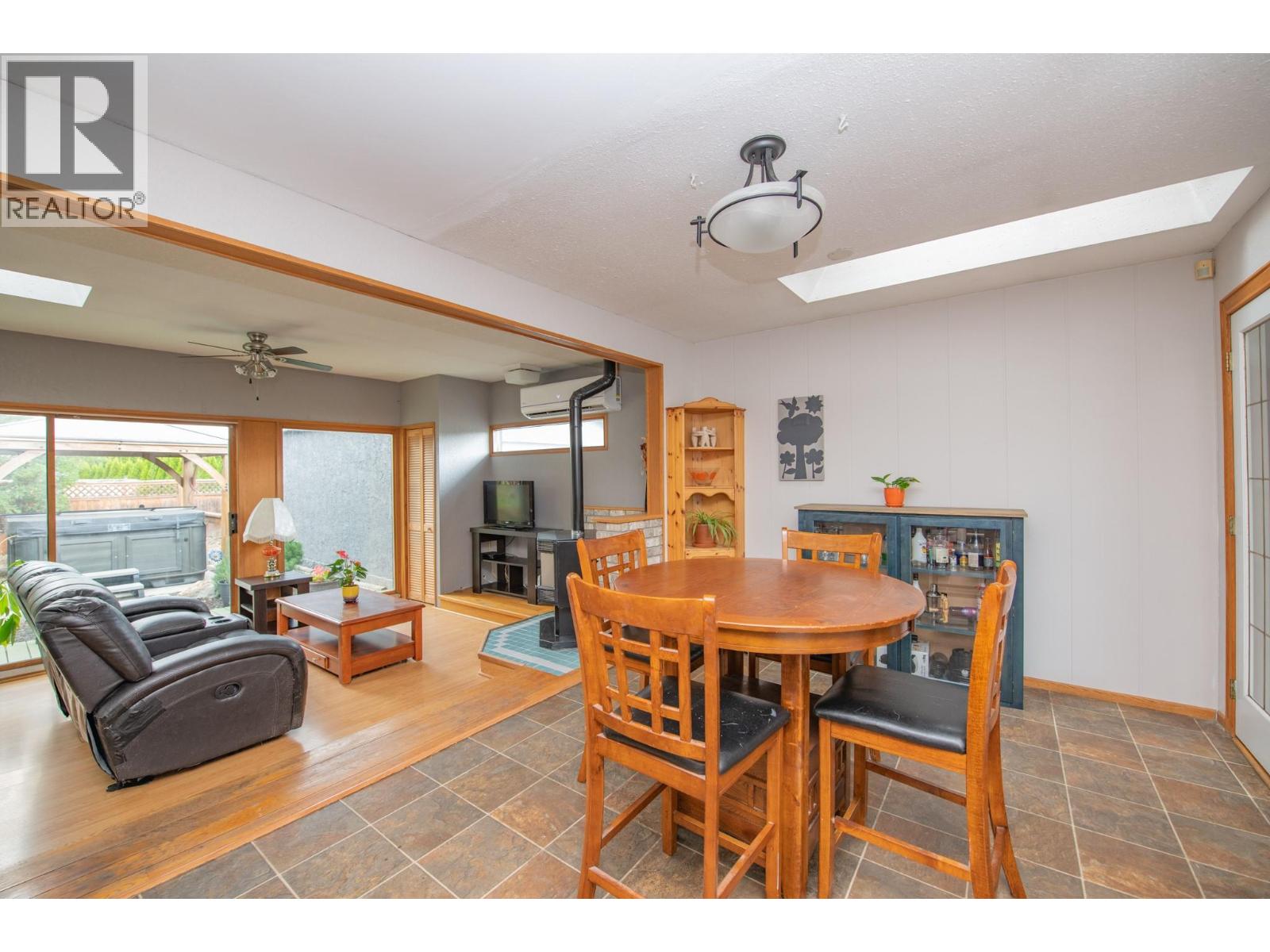 Photo 6 of 1390 Cornwall Road, Kelowna BC